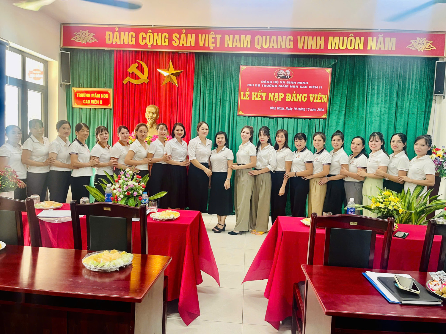 LỄ KẾT NẠP ĐẢNG VIÊN MỚI CỦA TRƯỜNG MN CAO VIÊN II.