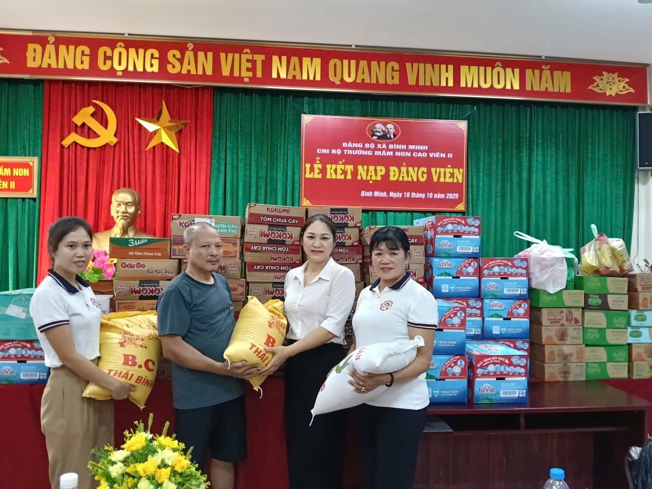 PHÁT ĐỘNG PHONG TRÀO "CHUNG TAY GIÚP ĐỠ NGƯỜI DÂN BỊ ẢNH HƯỞNG BÃO SÔ 10 VÀ 11"