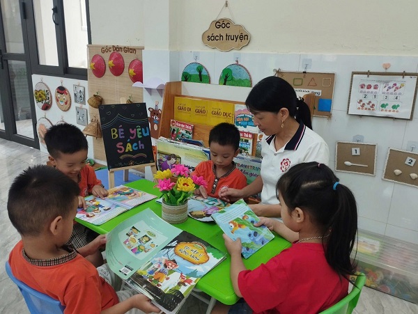 ĐỌC SÁCH CÙNG CÔ -  BÉ YÊU THẾ GIỚI